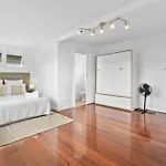 Room In Large Home 6 Min To Cbd