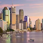 Stunning 2Br City Lights View Near Parks And Riverside