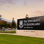 Walk To Uq Shops And Transit Great Value Studio