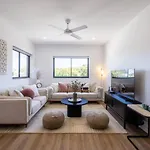 2 Beds Walk To Shops And Trails 12 Mins To Cbd Holiday home *