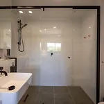 2 Beds Walk To Shops And Trails 12 Mins To Cbd Holiday home Brisbane