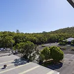 2 Beds Walk To Shops And Trails 12 Mins To Cbd Holiday home Brisbane
