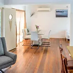 Tranquil 3 Bedroom Modern Style House In Sunnybank