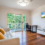 Tranquil 3 Bedroom Modern Style House In Sunnybank Holiday home