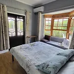 Urban Riverside Rest Bed & Breakfast *