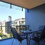 Beautiful 2B2B Apart. In South Brisbane