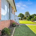 Spacious 3-Bed Home With Gym & Outdoor Retreat