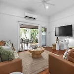 The Courtyard Store 2bed-2bath - New Farm Apartment