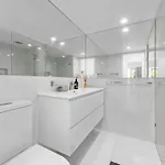 Riverfront Excellence 2bed-2bath-2car - West End Apartment