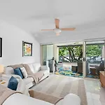 Riverfront Excellence 2bed-2bath-2car - West End Apartment Brisbane
