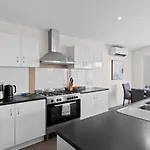 Charming 4Bedroom Home Near Train Station And Beaches