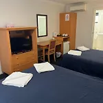 Queensport Tavern And Motel