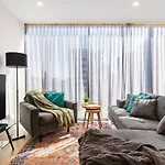 Lux Style Spacious 1 Bed Apt, Pool , Parking