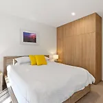 Lux Style Spacious 1 Bed Apt, Pool , Parking