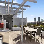 Lux Style Spacious 1 Bed Apt, Pool , Parking