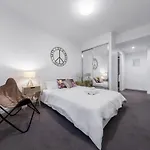 High Lvl Private And Quiet River View 2Bd Apt