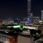 High Lvl Private And Quiet River View 2Bd Apt