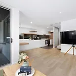 Chic City Escape 2Br Apt Near Convention Centre