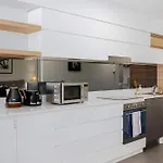 Chic City Escape 2Br Apt Near Convention Centre