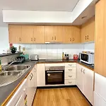 Kangaroo Point Stay - Being Everywhere At Once! Spacious 3 Bedroom Apartment, Central Location! Free Carpark