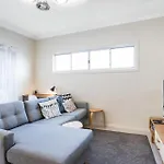 Modern Top Floor 2Br With Private Deck