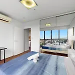 Cloud 17 Retreat - Meriton Soleil Private Apt 1B