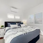 The Duchess - Stunning Hamptons Oasis With Pool | Winter Escape | Longer & Save | 1 June - 31 August Holiday home