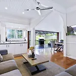 Family Friendly, Pool, 9Km To City By Custom Bnb Hosting