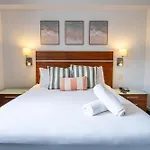 C Woolloongabba Apartment
