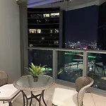 2B2B Retreat Land Mark In Brisbane City Queens Wharf