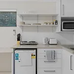 Cozy Studio Near Gabba W Ac, Free Laundry & Q Bed