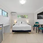 Apartment Cozy Near Gabba With Ac, Comfy Bed & Laundry *