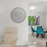 Apartment Stylish 2brm Close To Gabba With Parking & Wifi *