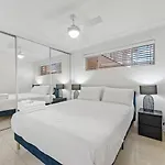 Stylish 2brm Close To Gabba With Parking & Wifi