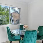 Stylish 2Brm Apt Close To Gabba With Parking & Wifi