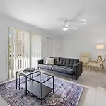 Stylish 2brm Close To Gabba With Parking & Wifi