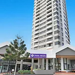 Cbd Apartment Near Stadium & River!