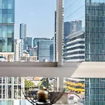 Chic & Modern 2Br Apt With Rooftop Pool & Parking
