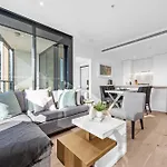 Valley Pad With Stunning Mountain Views, Pool & Gym