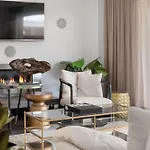 Large Family Home With Pool & Spa