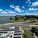 New City Condo With Brisbane River View & Parking