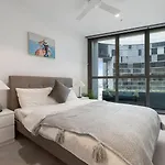 New 2Br Apt At Queens Wharf Bne