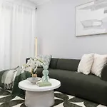 Apartment Adorable Fresh 1br With Parking Wifi Brisbane