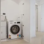 2 Bedroom Apartment In Queens Wharf