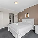 Spacious 2Br Close To Uq, Shops With 2Parking & Pool
