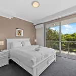 Spacious 2Br Close To Uq, Shops With 2Parking & Pool