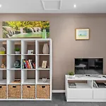 Spacious 2Br Close To Uq, Shops With 2Parking & Pool