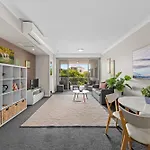 Spacious 2Br Close To Uq, Shops With 2Parking & Pool