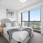 Altitude Suite 2Br - Stunning Views, Pool & Parking