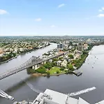 Altitude Suite 2Br - Stunning Views, Pool & Parking